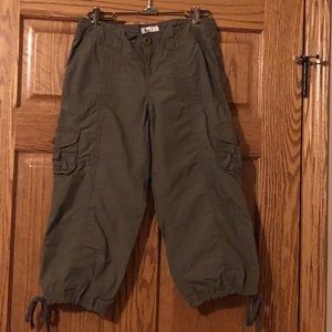 So khaki brown capris